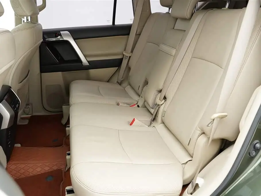 Toyota Prado 2011 — Photo 17/20