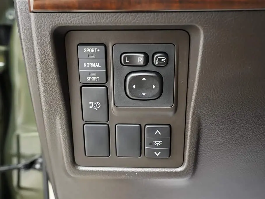 Toyota Prado 2011 — Photo 11/20