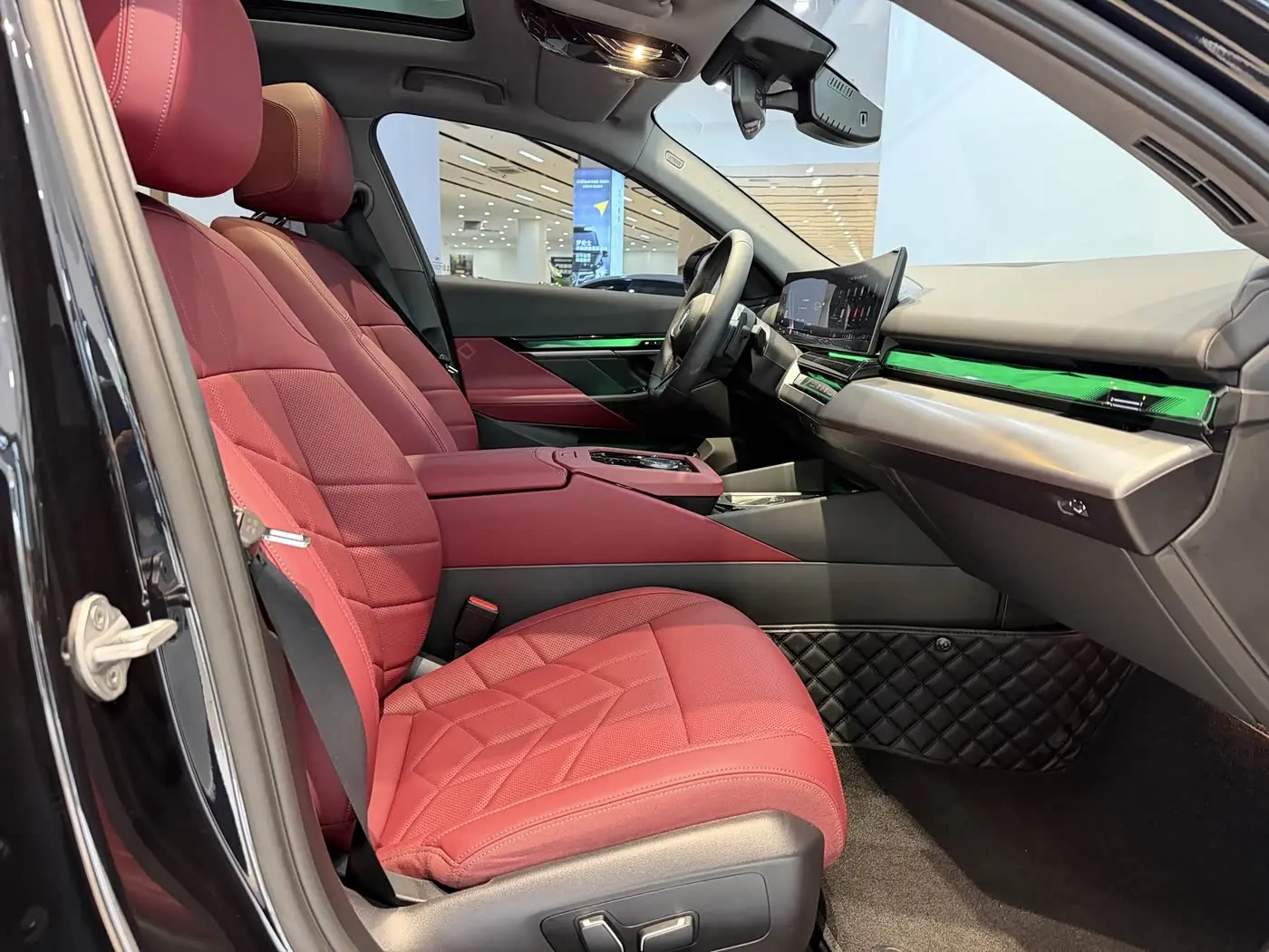 BMW 5 Series 2025 — Photo 14/20