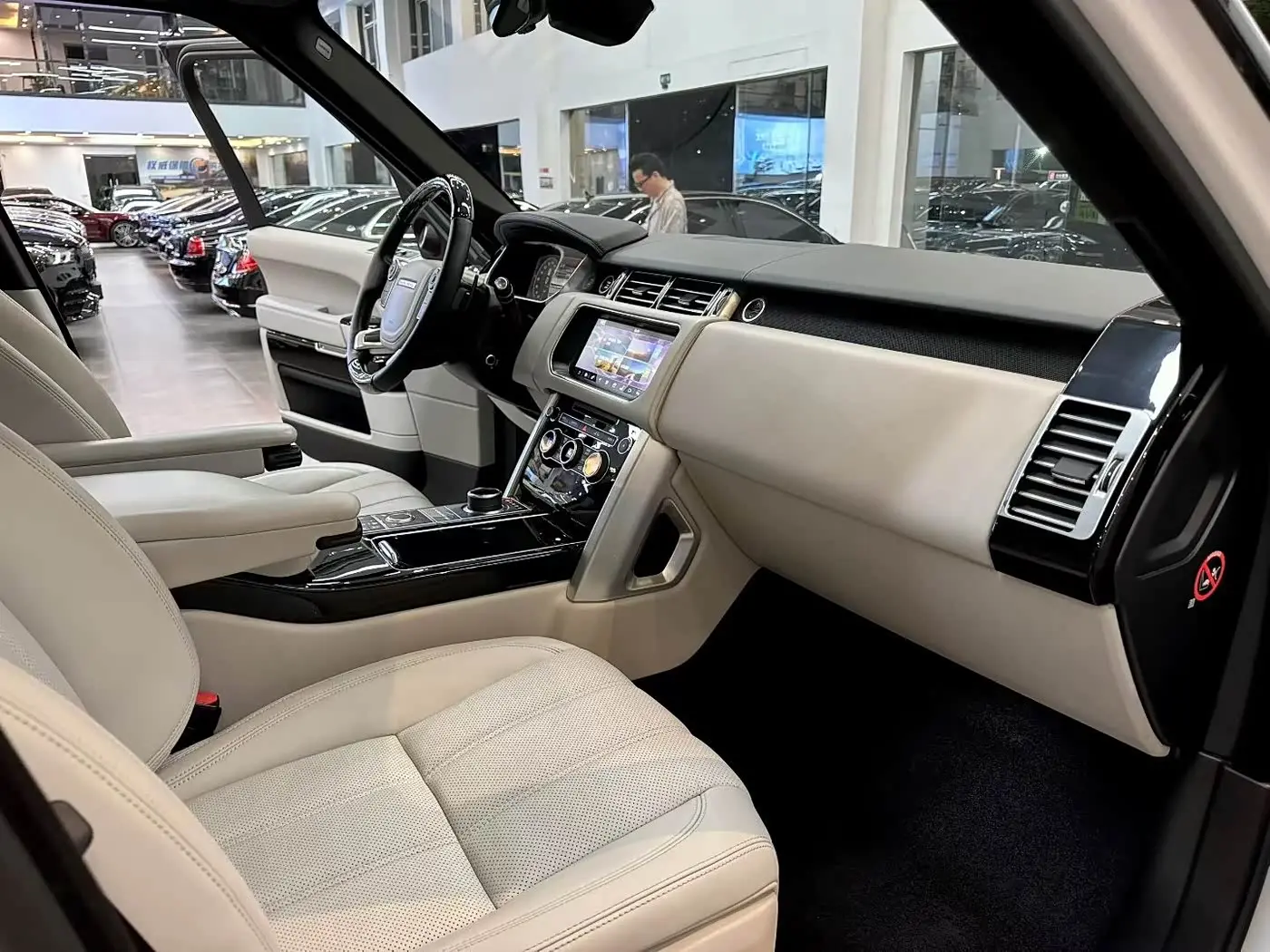 Land Rover Range Rover 2018 — ფოტო 7/9