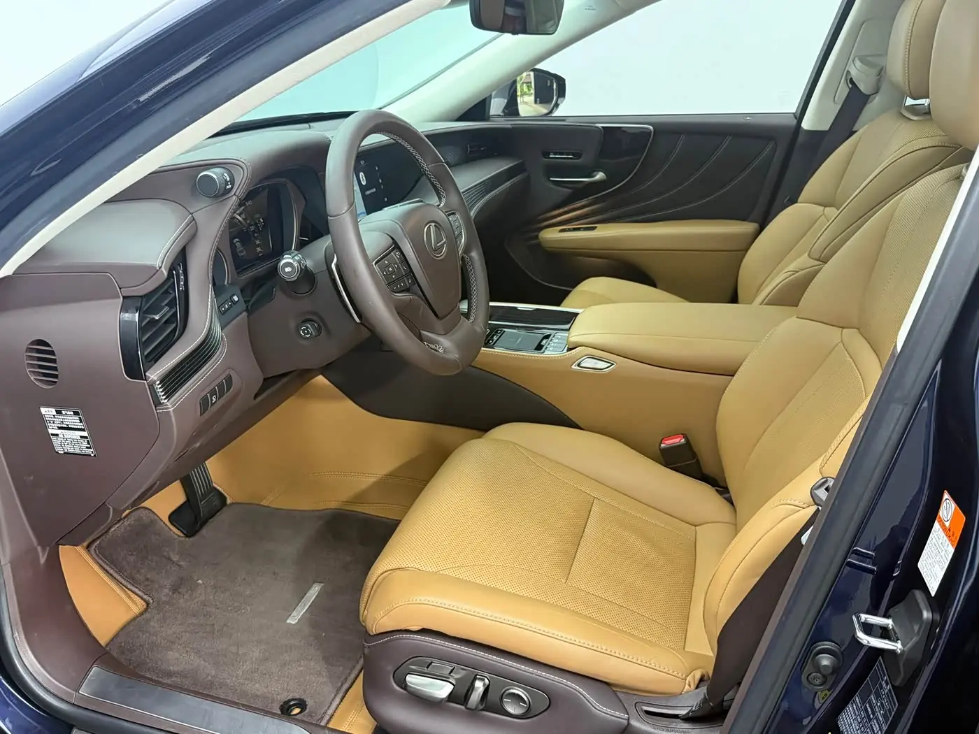Lexus LS 2018 — Şəkil 8/16