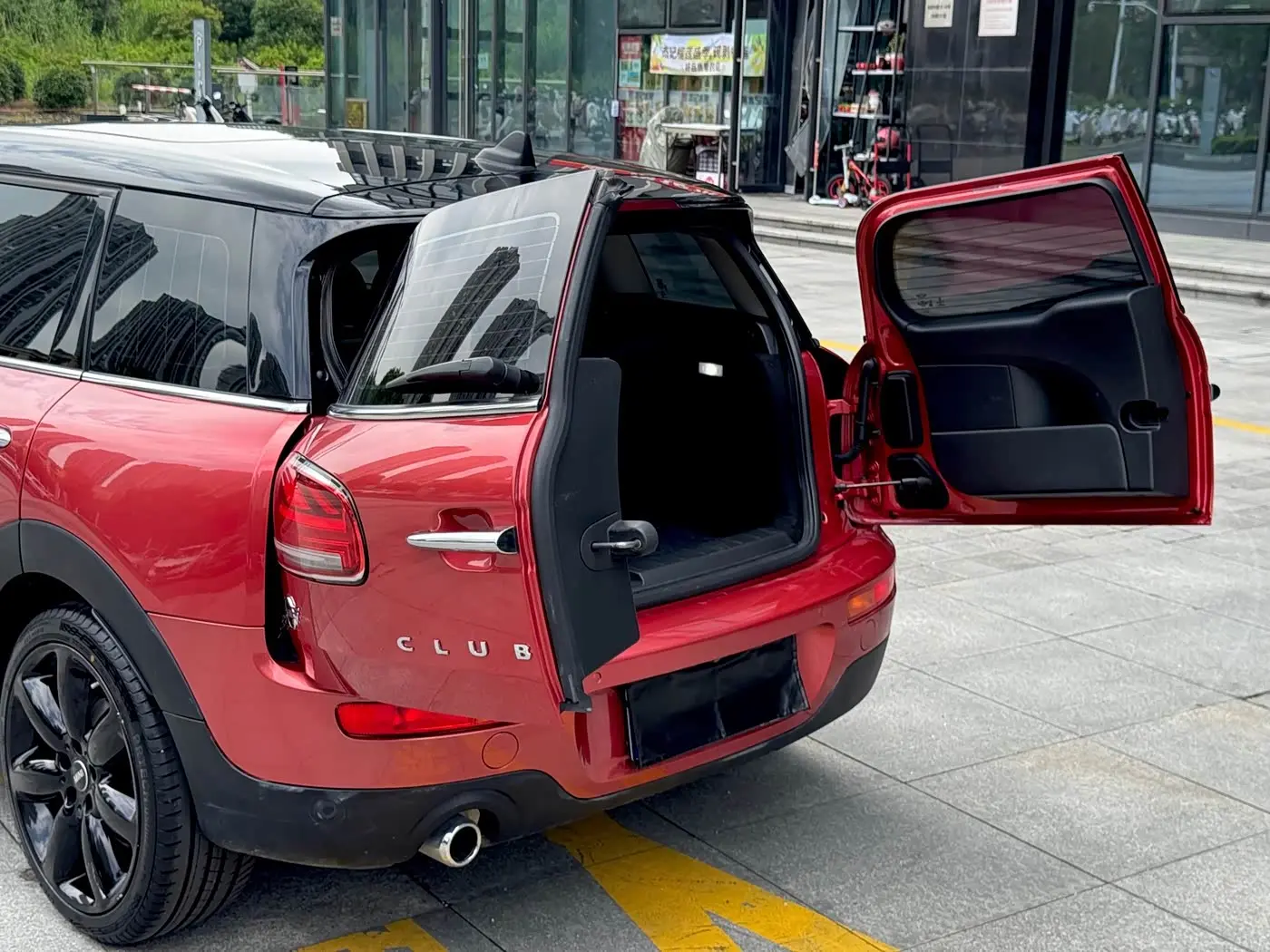 MINI CLUBMAN 2021 — Photo 8/12