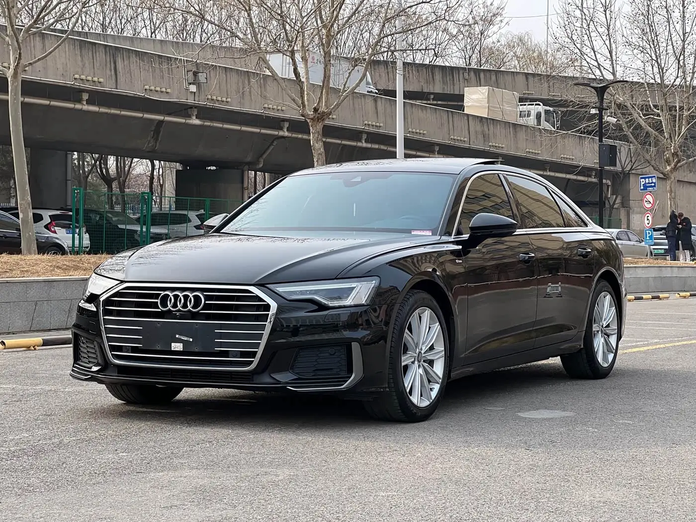Audi A6L 2022 — Фото 1/20