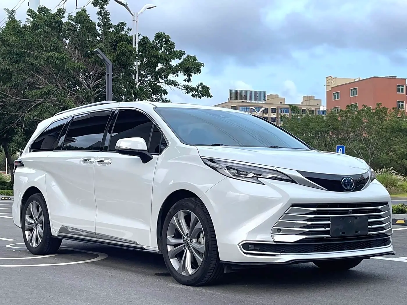 Toyota Sienna 2024 — Şəkil 3/15