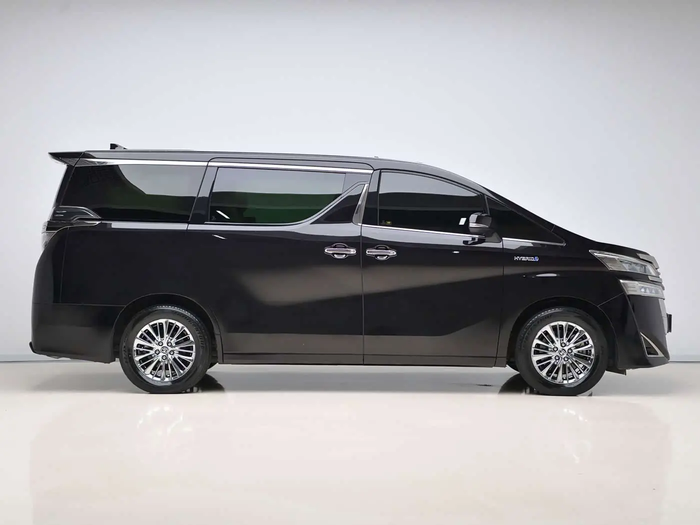 Toyota Vellfire 2020 — Photo 8/20