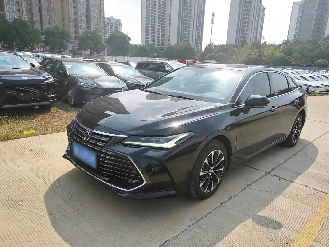 Toyota Avalon 2023 — Фото 1/10
