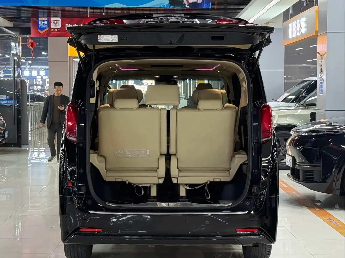 Toyota Alphard 2022 — Photo 6/19