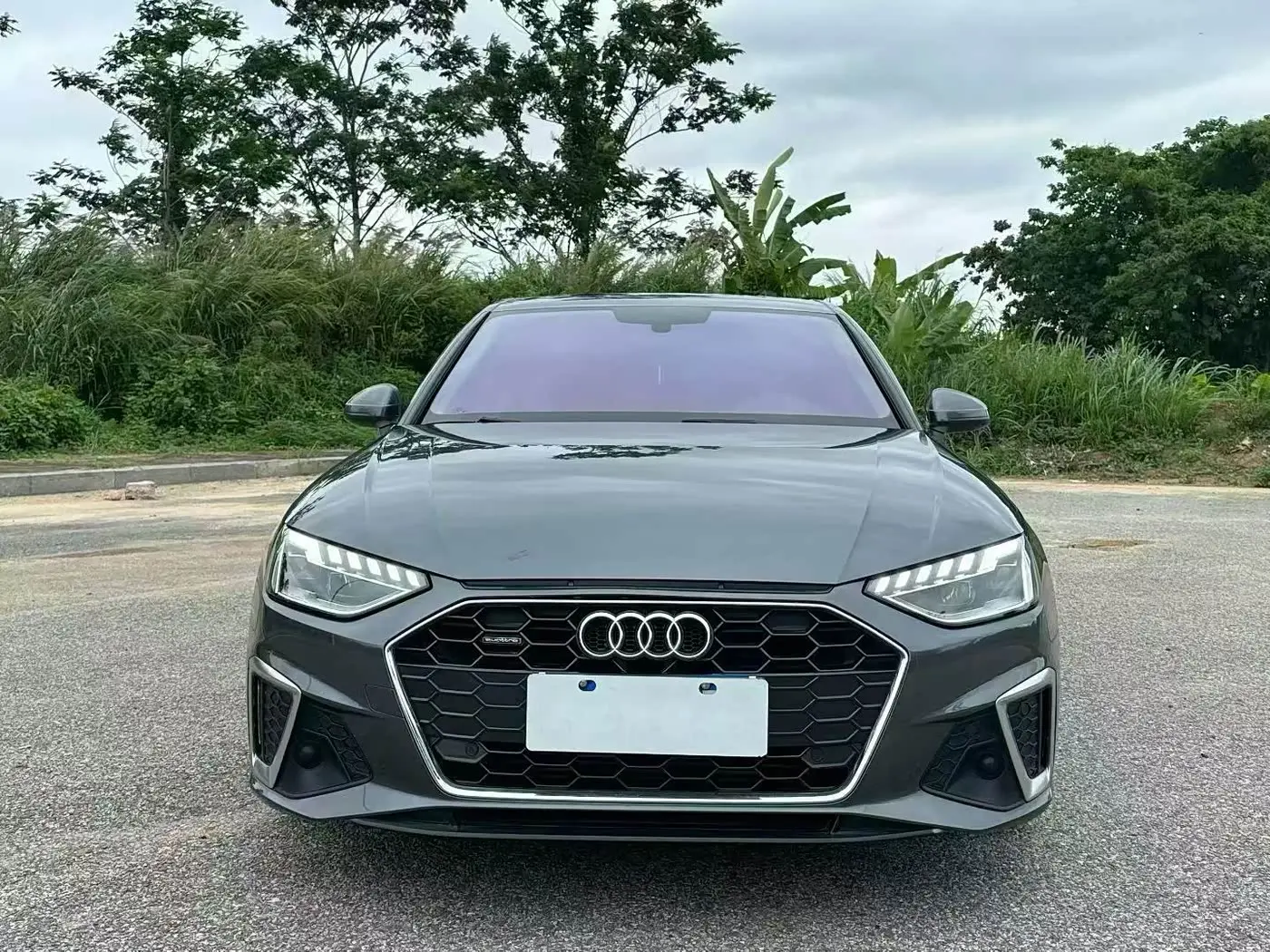 Audi A4L 2021 — Фото 2/9