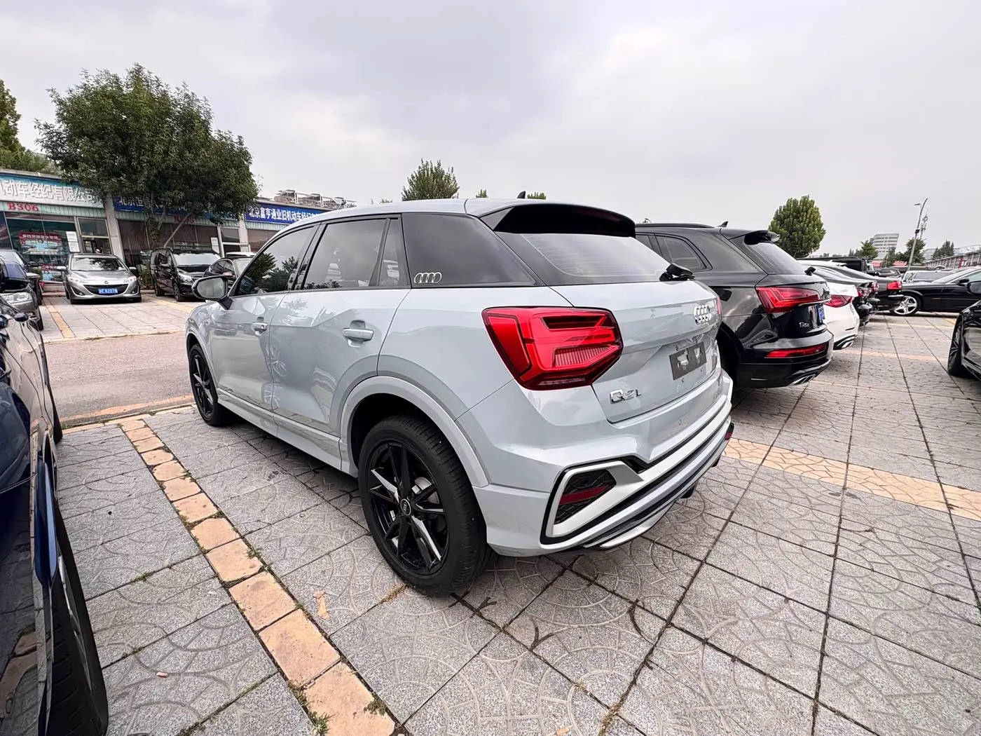 Audi Q2L 2023 — Фото 2/9