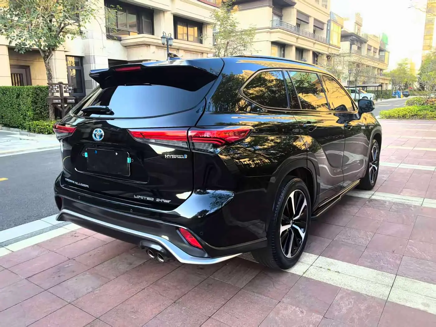 Toyota Crown Kluger 2022 — Photo 7/18