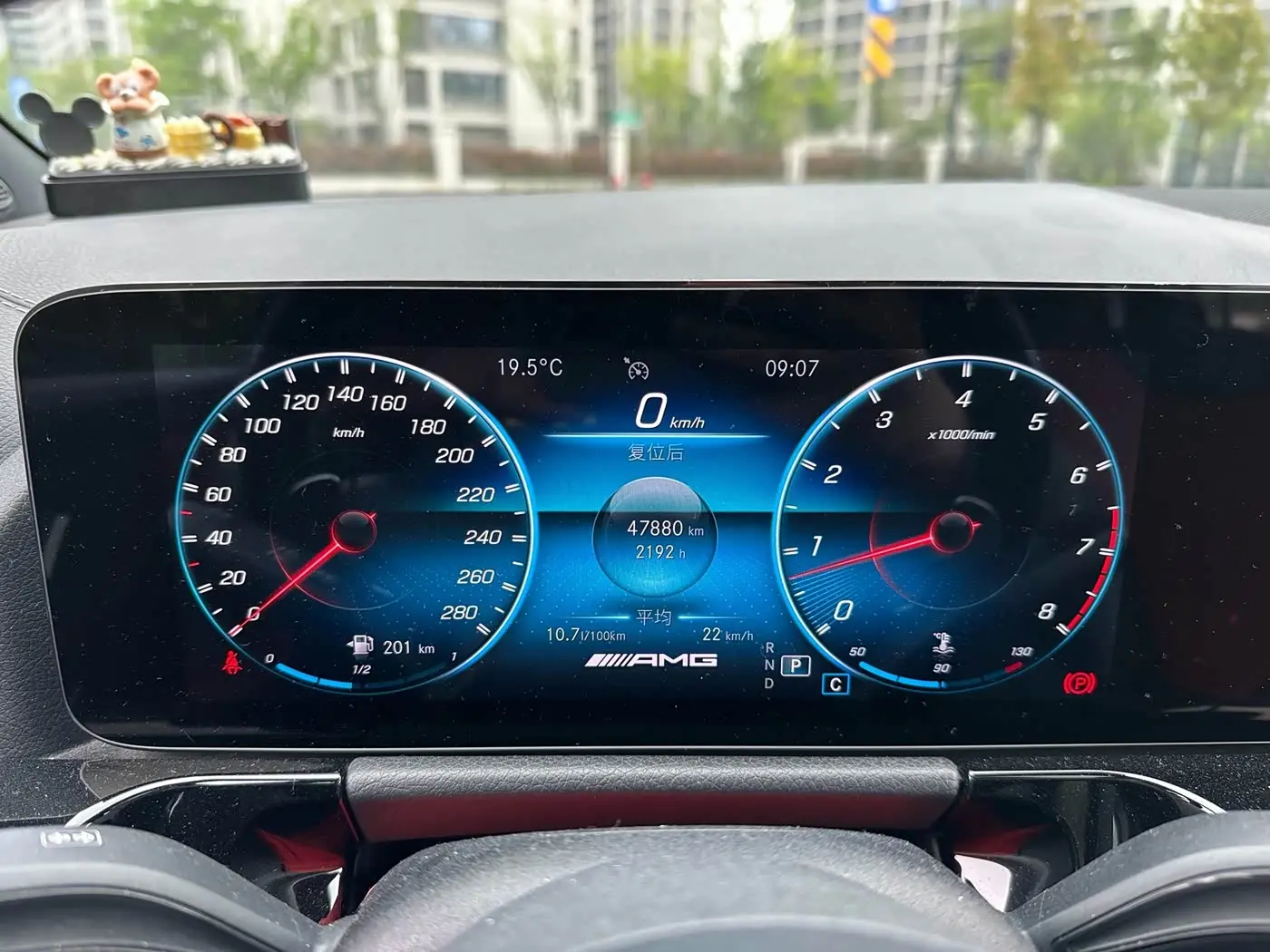 Mercedes-Benz GLA AMG 2021 — Фото 15/19