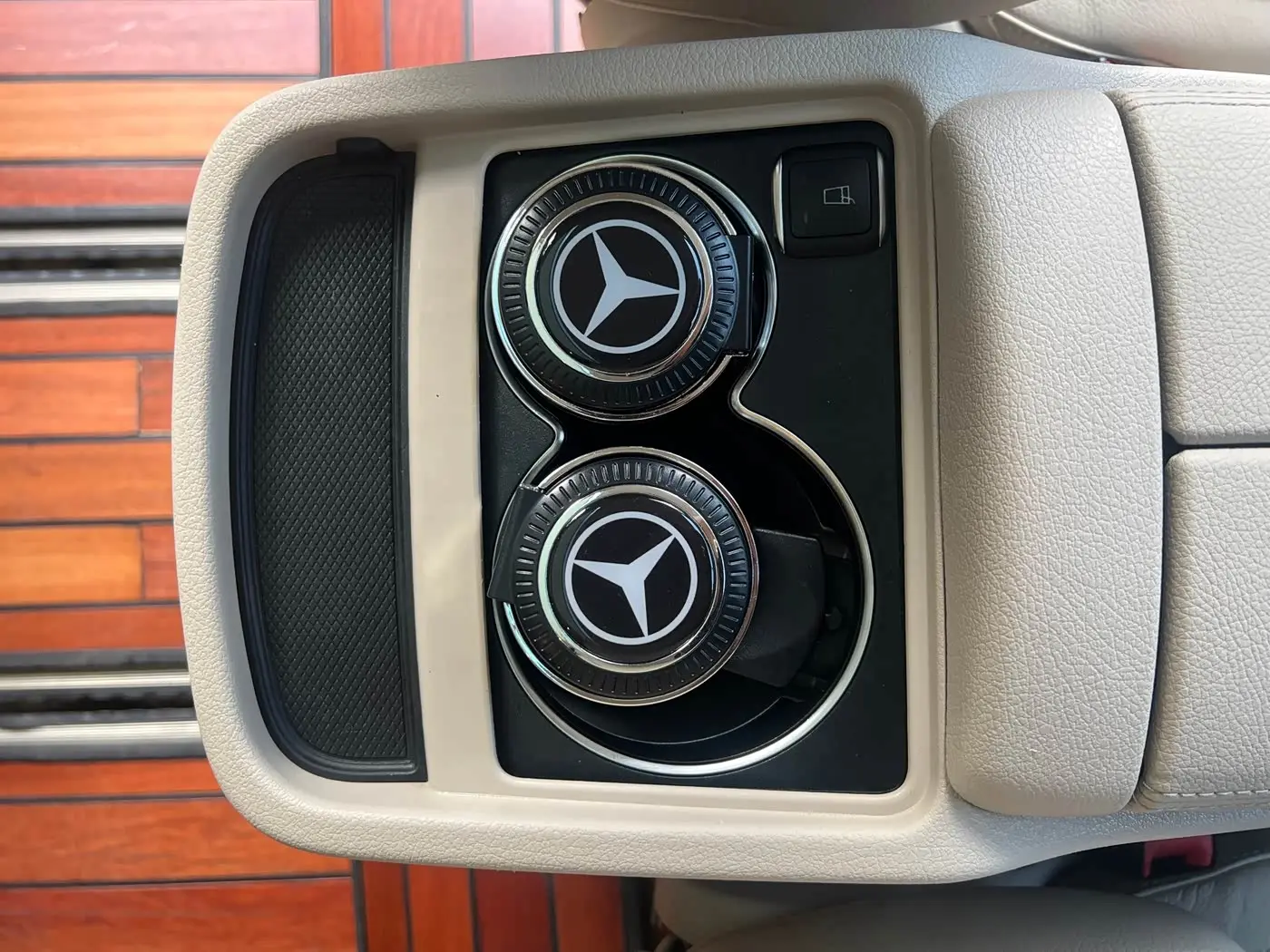 Mercedes-Benz V-Class 2017 — Фото 10/17