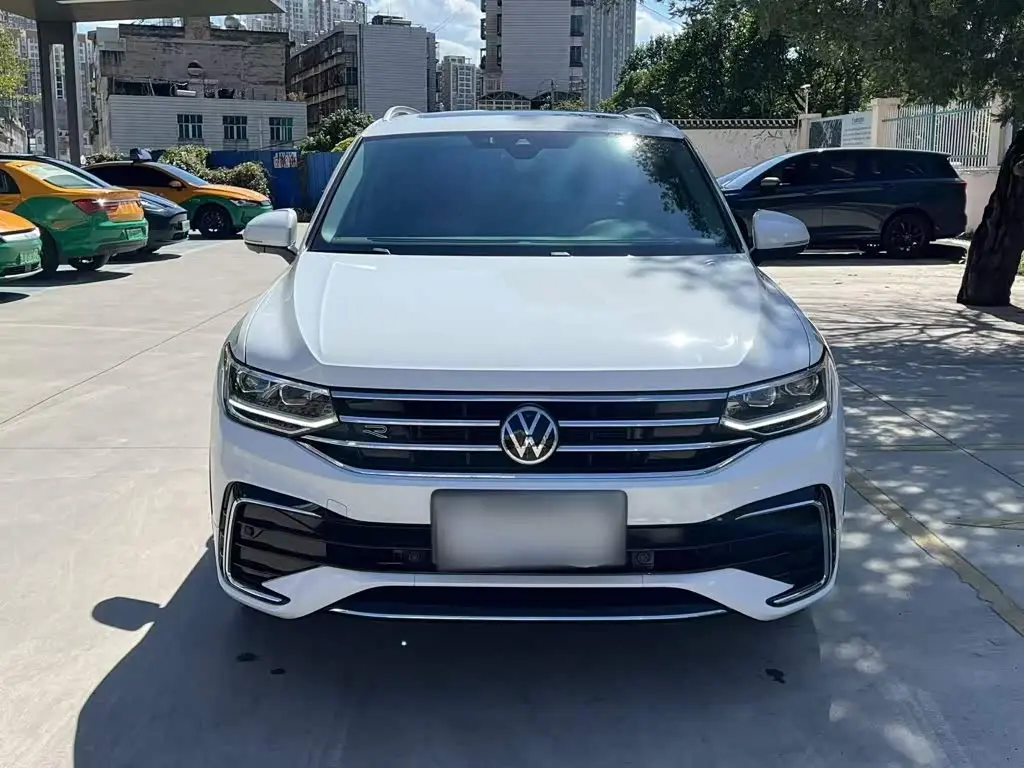 Volkswagen Tiguan L 2023 — Фото 2/11
