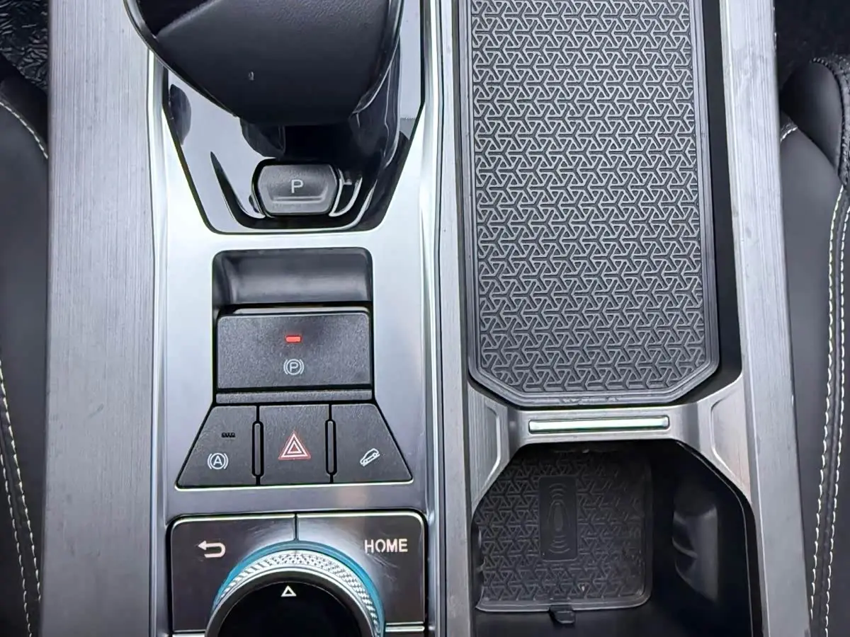 Jetour X70 PLUS 2023 — Photo 11/20