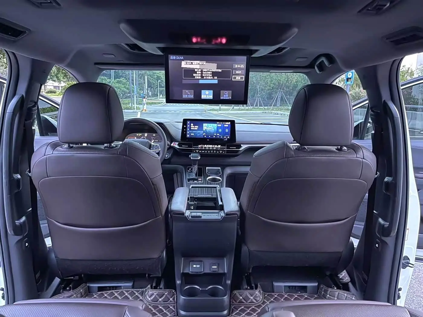 Toyota Sienna 2024 — Şəkil 10/15