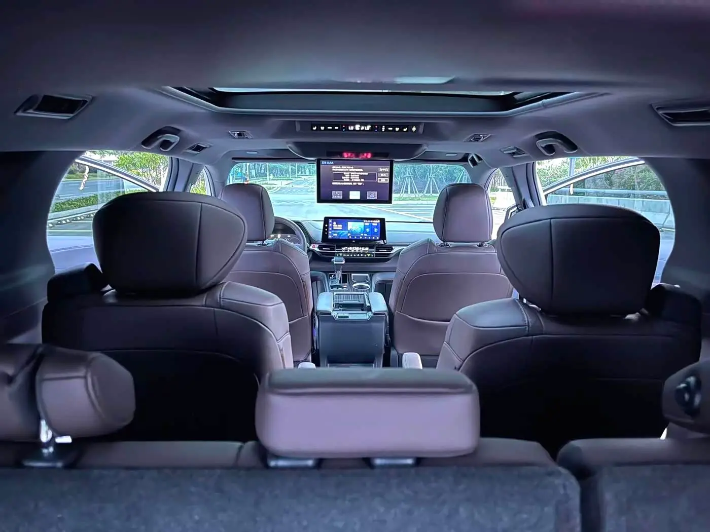 Toyota Sienna 2024 — Şəkil 11/15