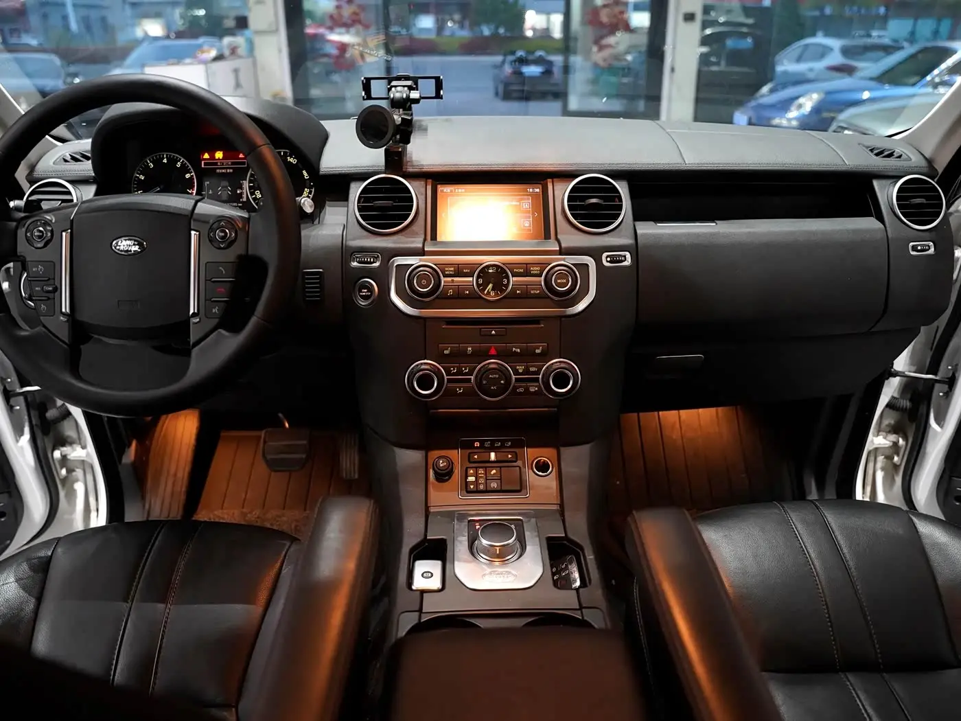 Land Rover Discovery 2016 — Photo 10/14