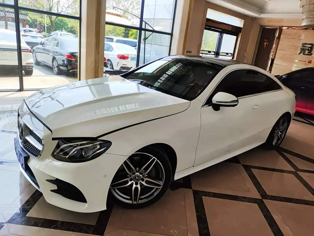Mercedes-Benz E-Class 2019 — Photo 1/5