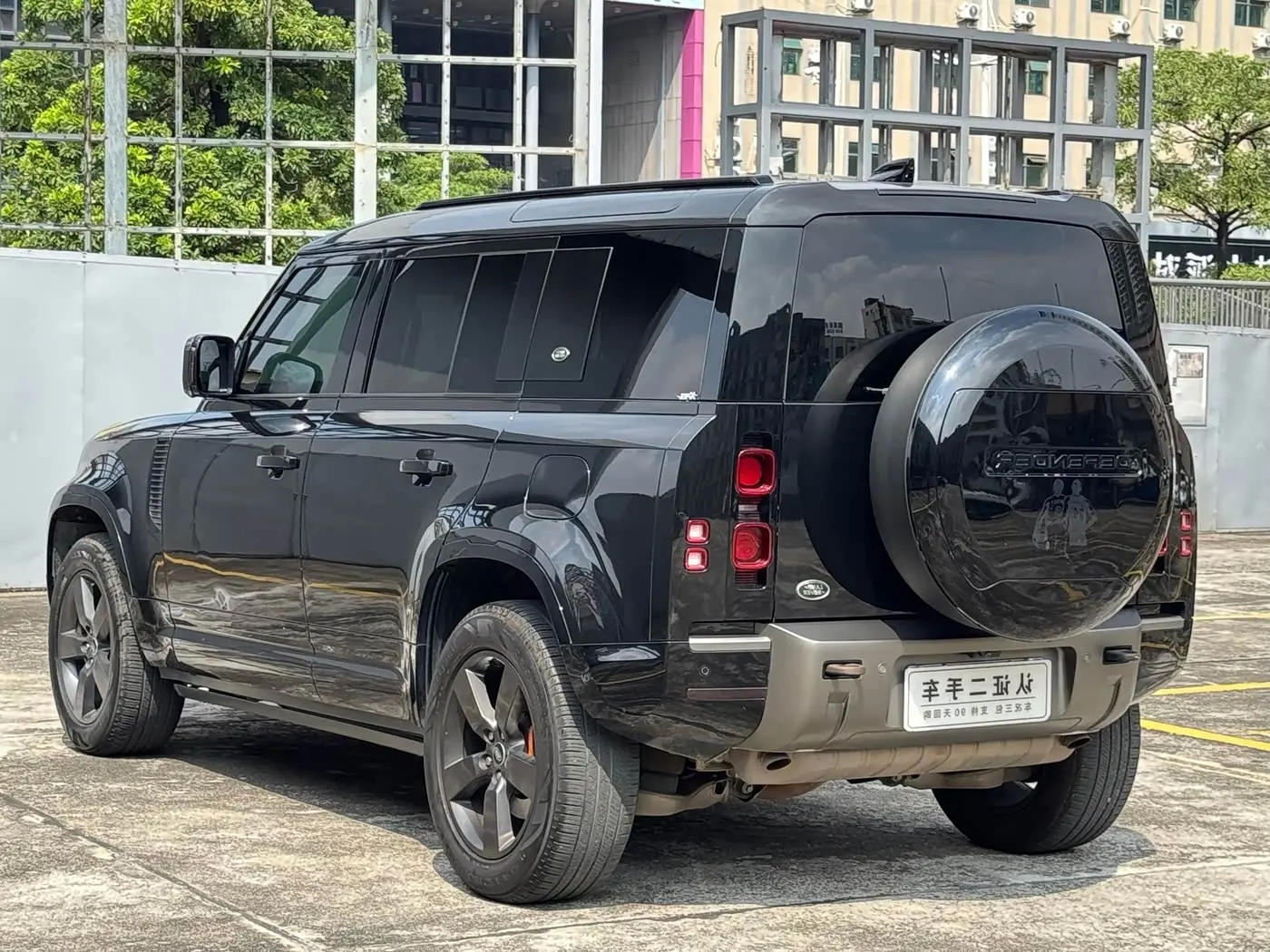 Land Rover Defender 2023 — Фото 11/20