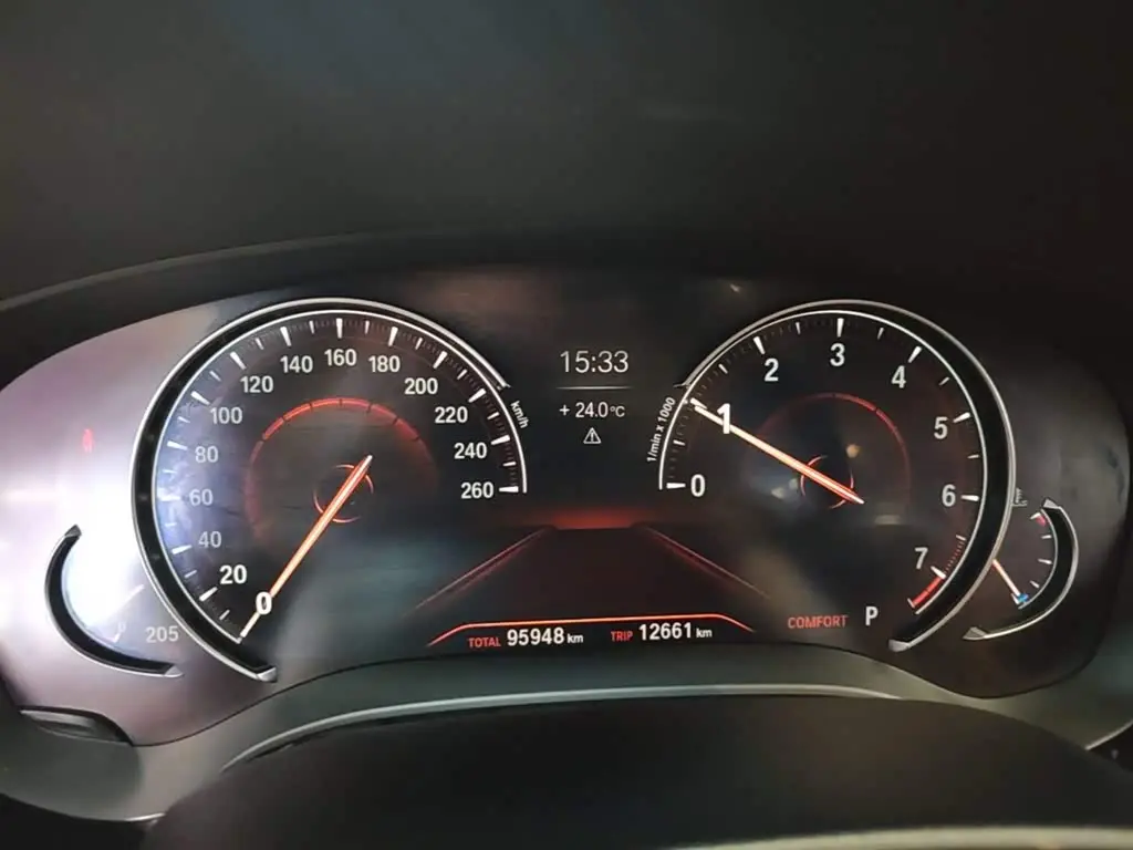 BMW 5 Series 2018 — Фото 11/19