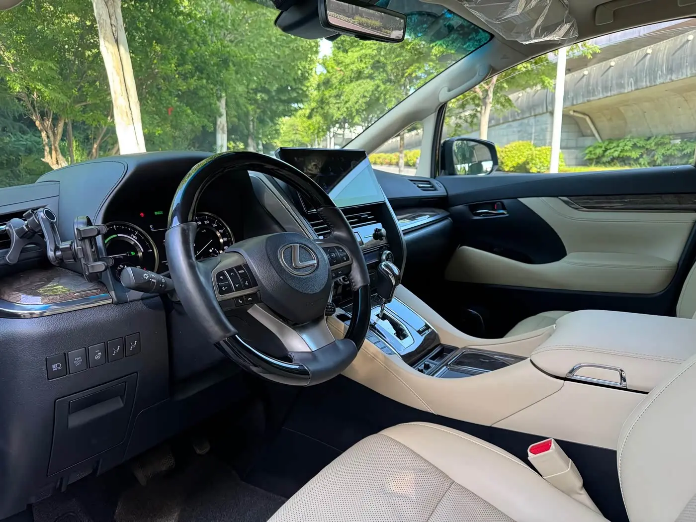 Toyota Vellfire 2023 — Photo 5/11