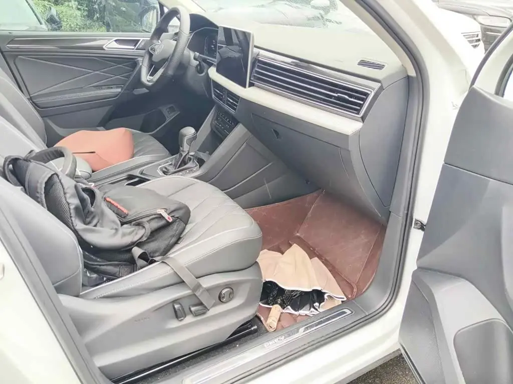 Volkswagen Tiguan L PHEV 2024 — Photo 13/13
