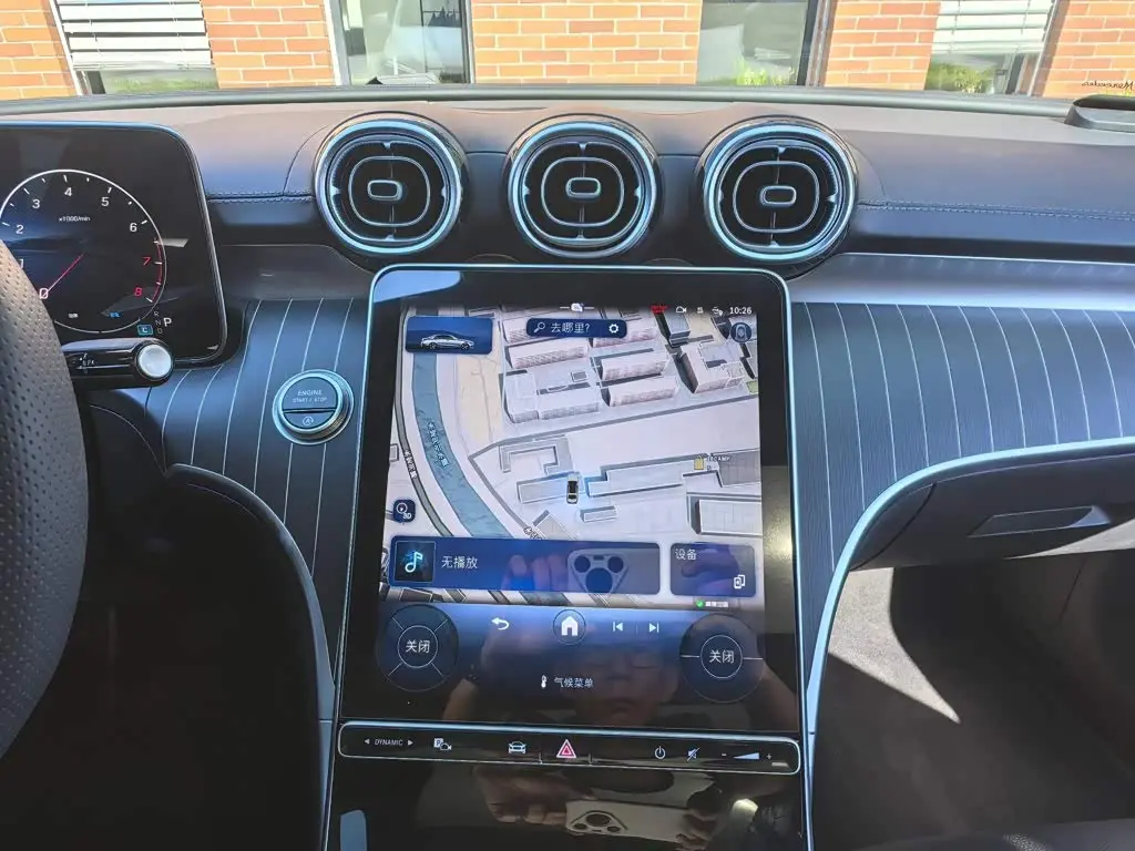 Mercedes-Benz C-Class 2026 — Photo 17/18