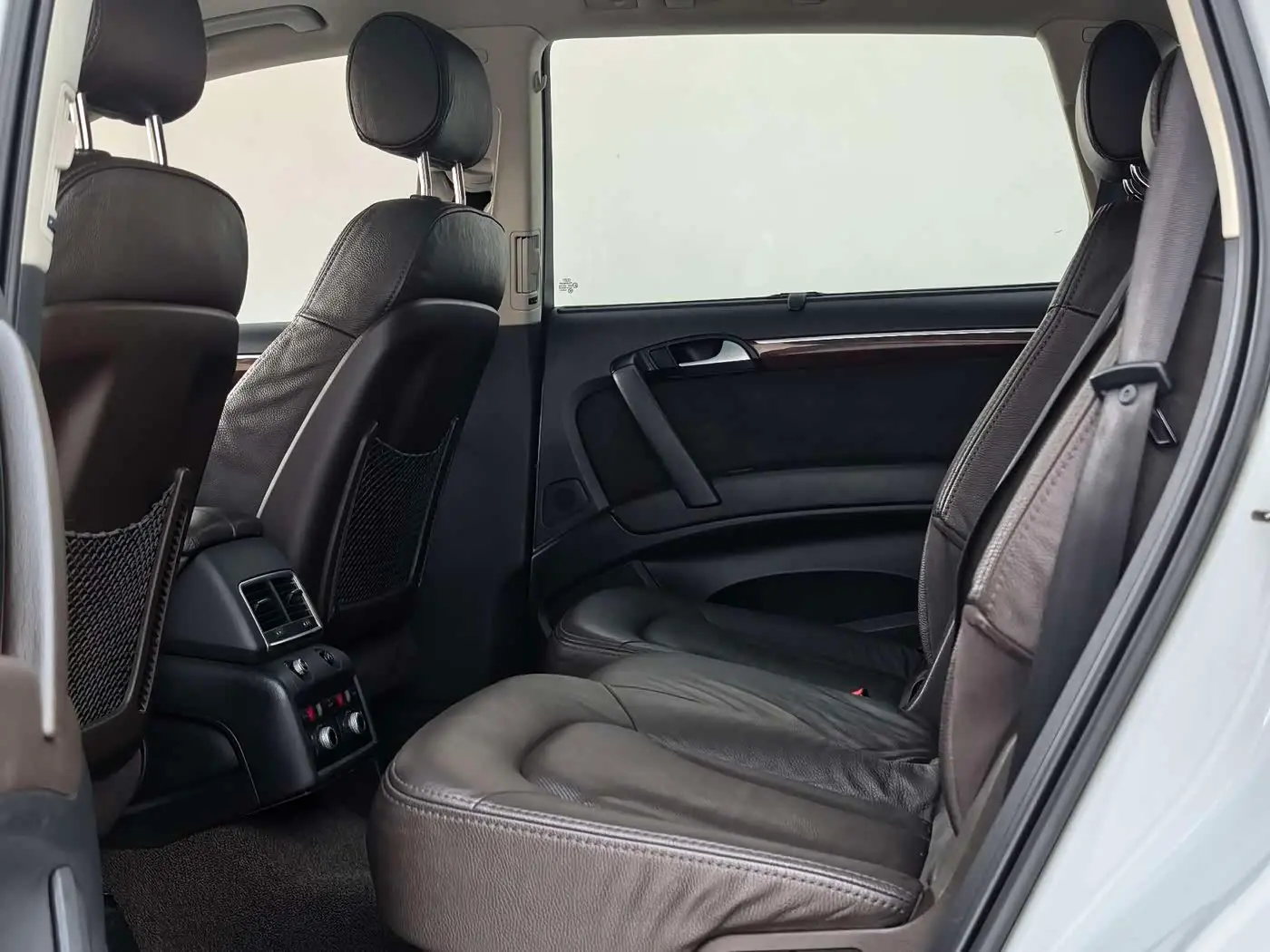 Audi Q7 2015 — Photo 8/19