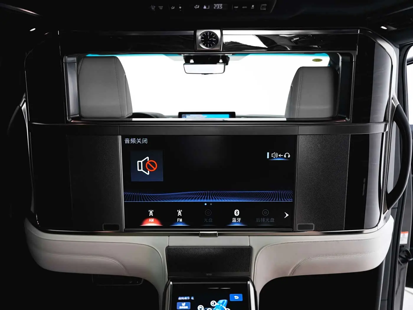 Lexus LM 2021 — Фото 18/20