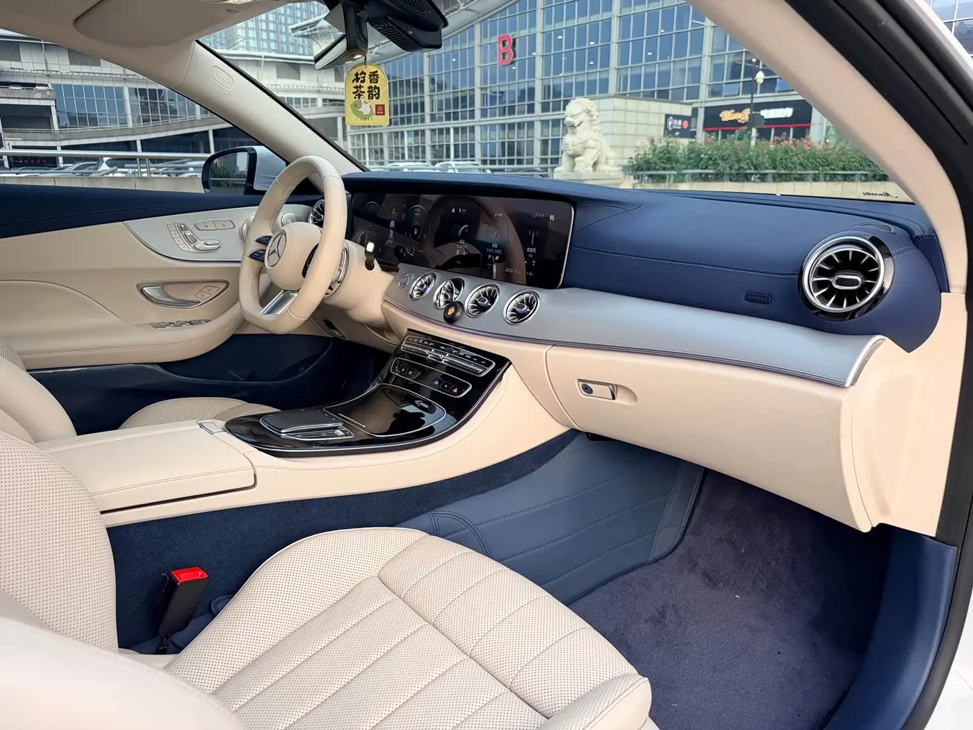Mercedes-Benz E-Class 2023 — Photo 13/17