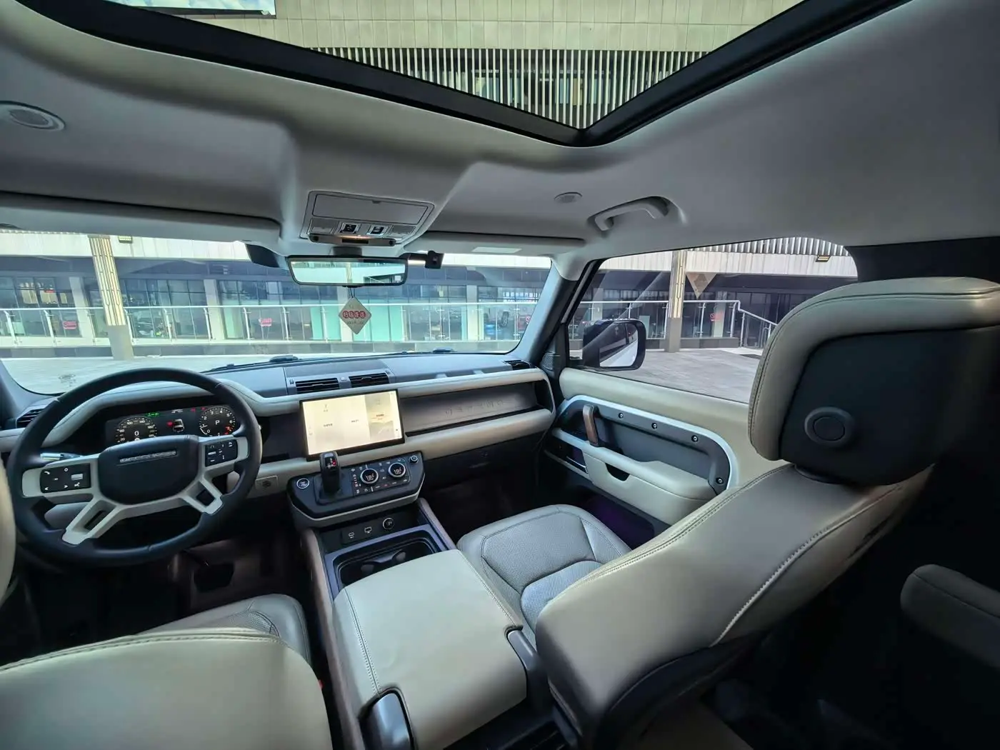 Land Rover Defender 2022 — Photo 14/19
