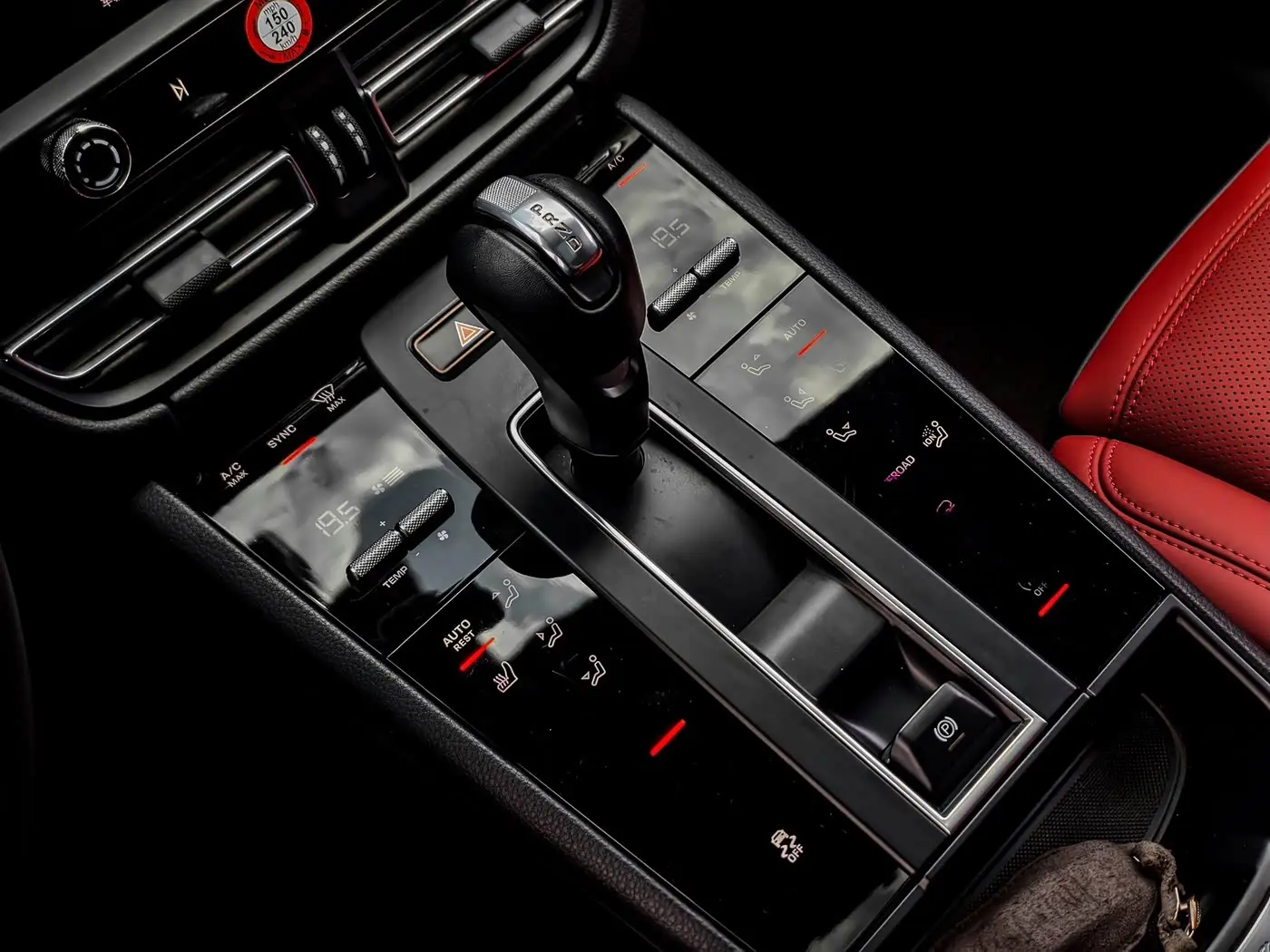 Porsche Macan 2022 — Фото 19/20