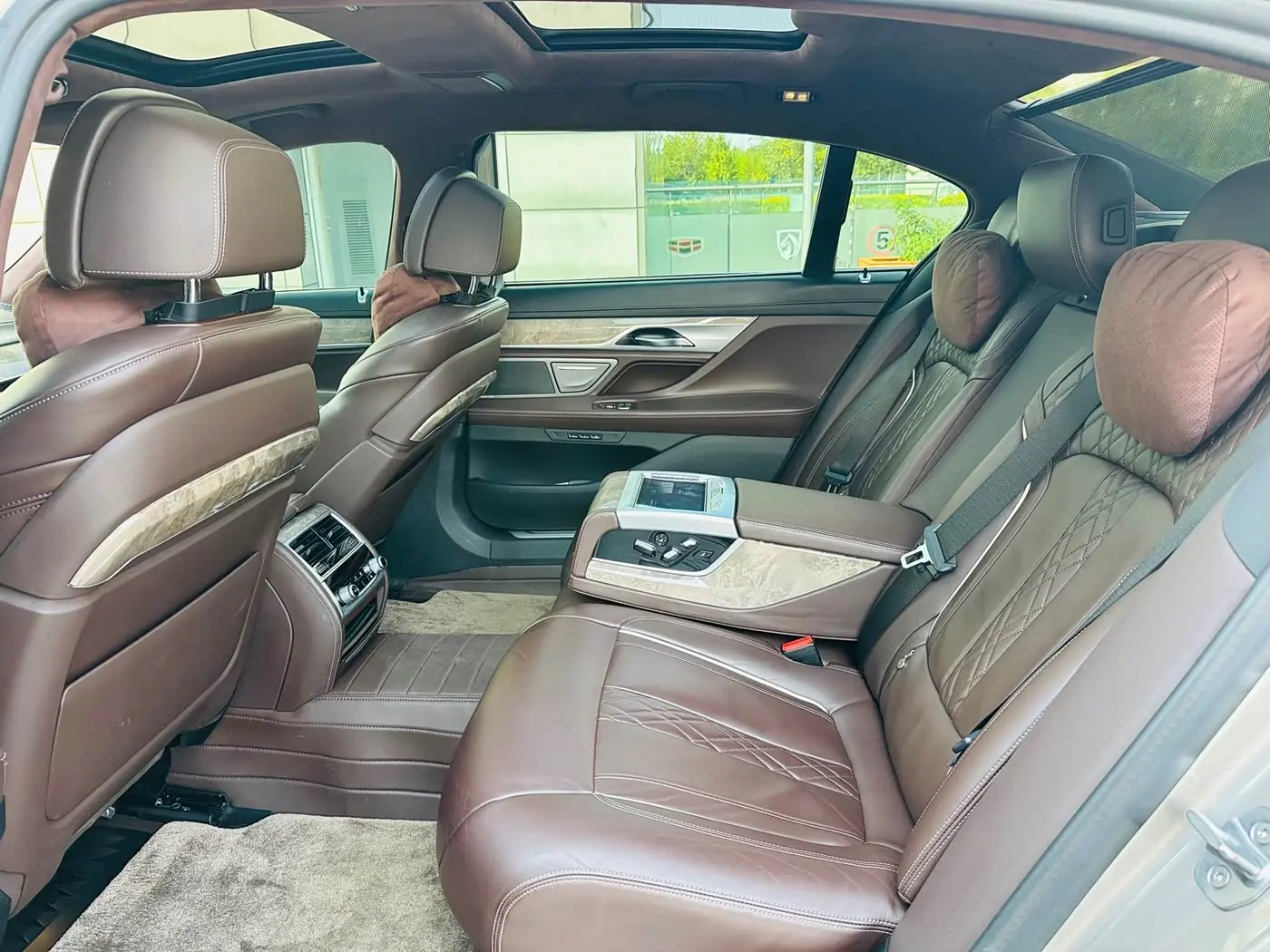 BMW 7 Series 2019 — Photo 9/15