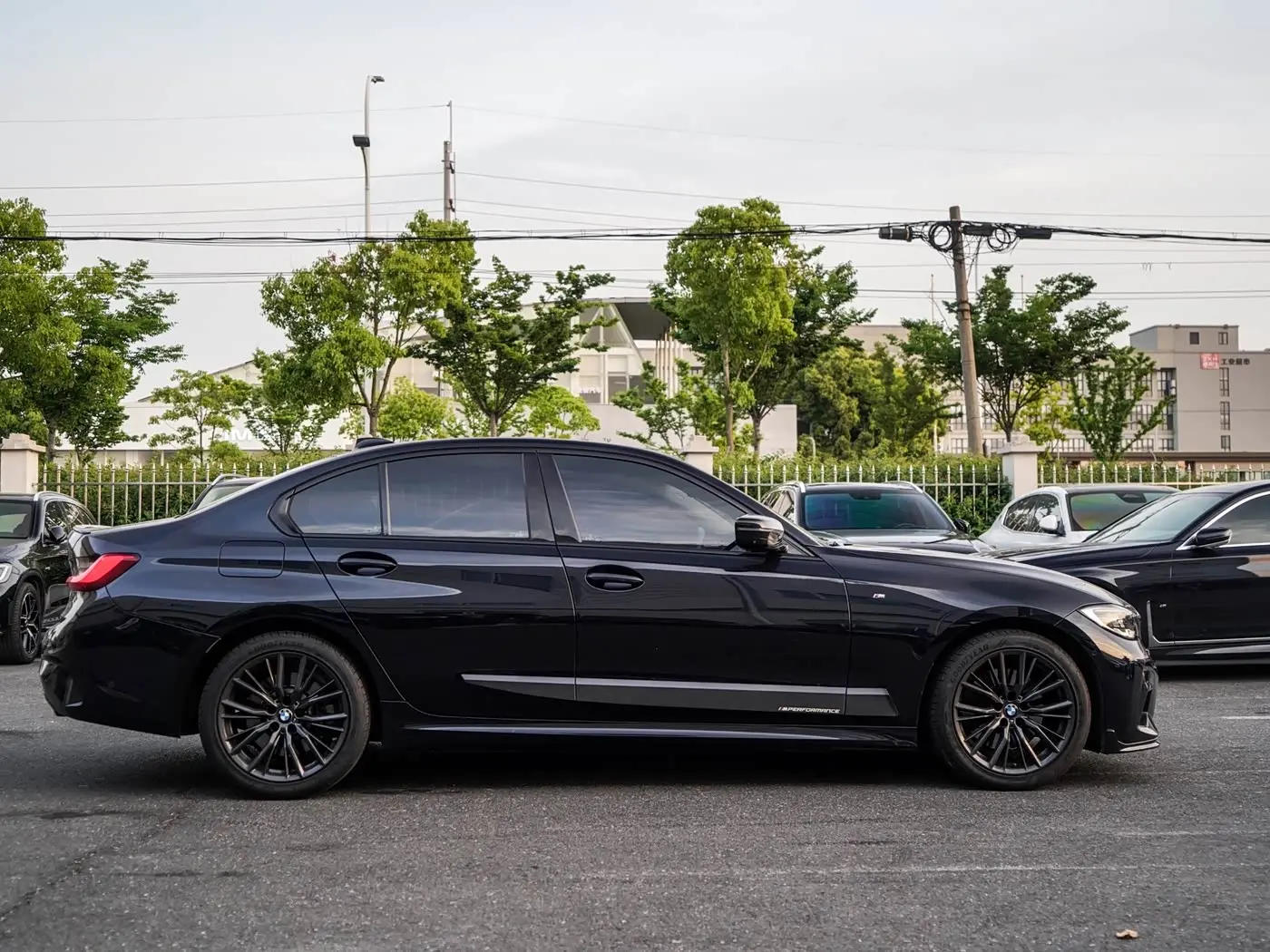 BMW 3 Series 2021 — Photo 8/17