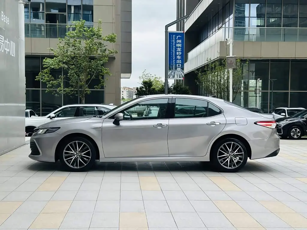 Toyota Camry 2022 — Photo 4/20