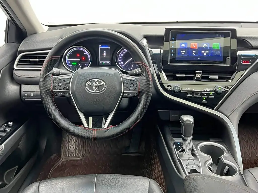 Toyota Camry 2021 — Фото 19/20