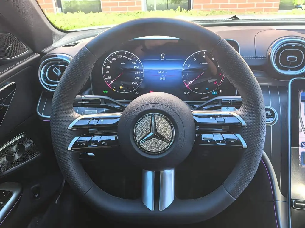 Mercedes-Benz C-Class 2026 — Photo 16/18