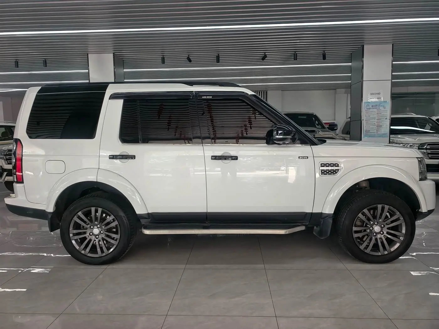 Land Rover Discovery 2019 — Şəkil 7/13