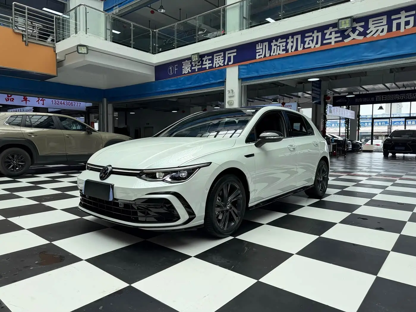 Volkswagen Golf, 2022