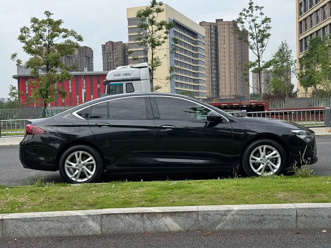Buick Regal 2023 — Фото 13/16