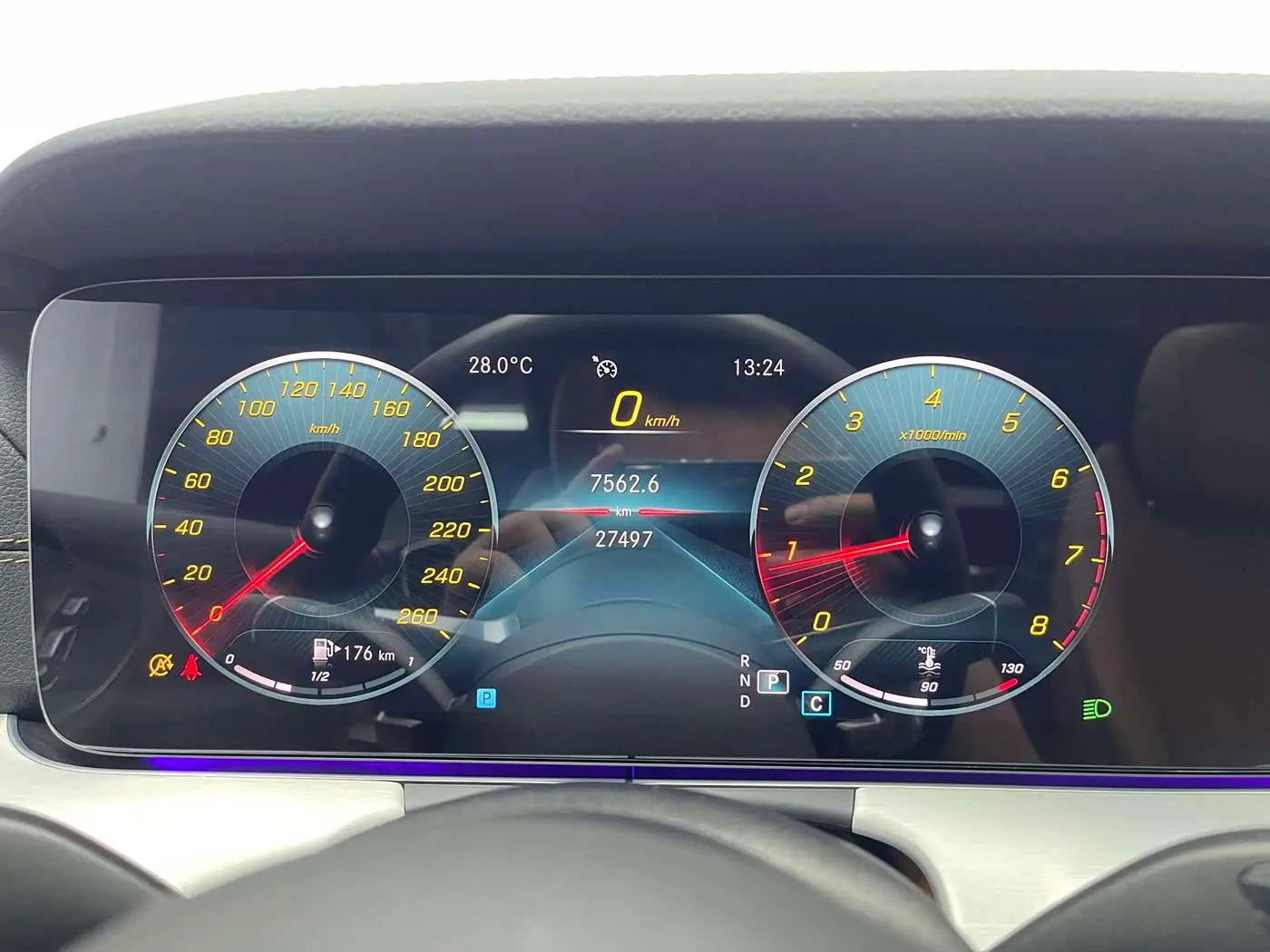 Mercedes-Benz E-Class 2022 — Photo 10/20