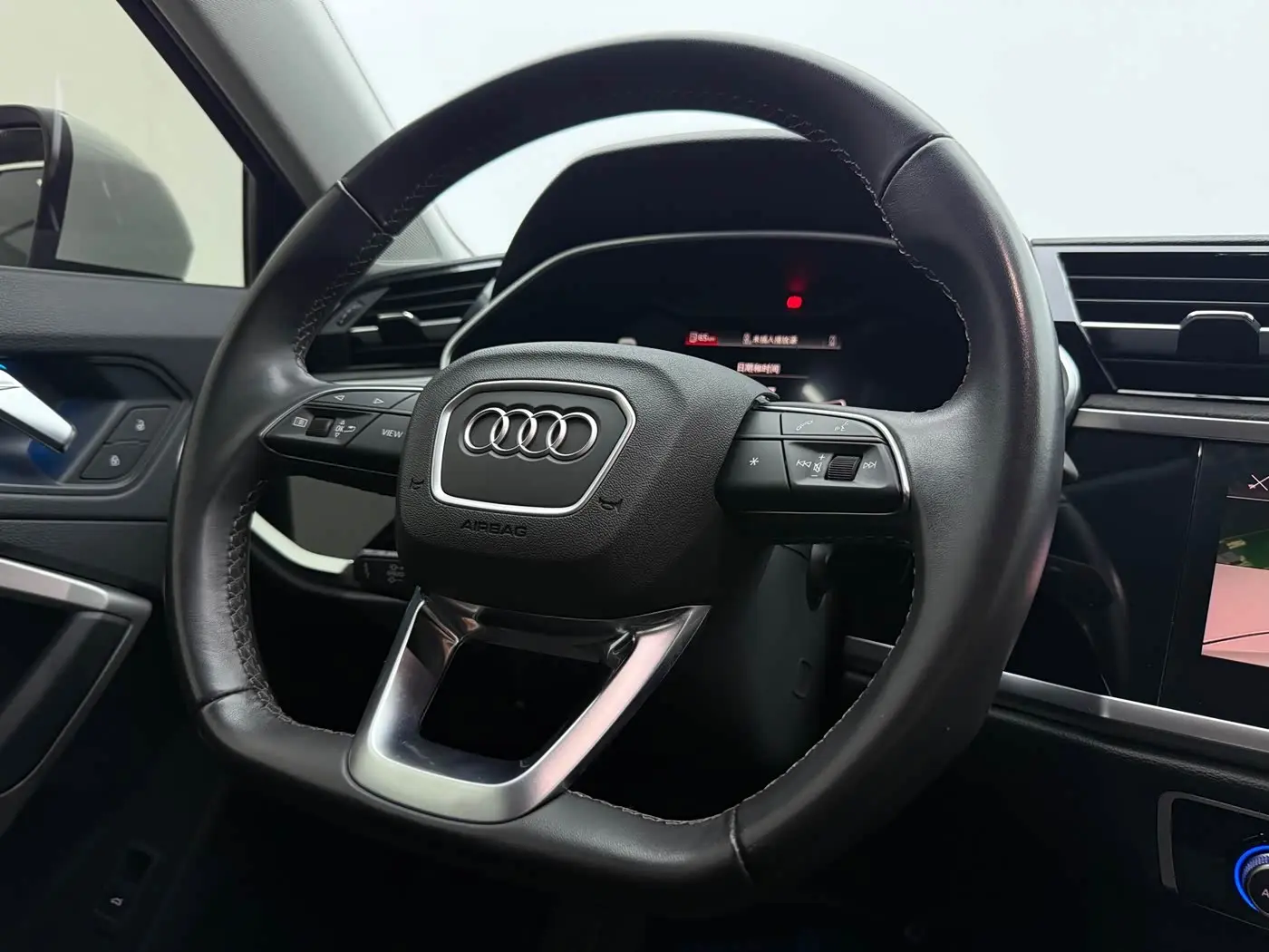 Audi Q3 2022 — Фото 14/20