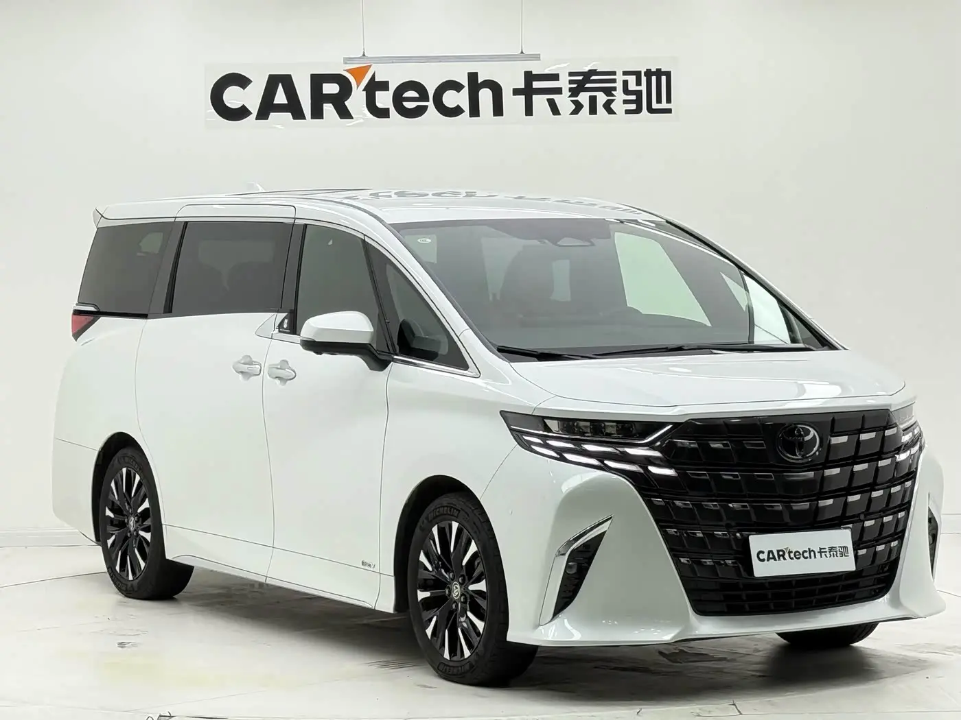 Toyota Alphard 2023 — Photo 6/20
