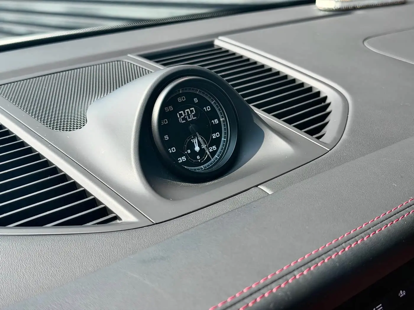 Porsche Macan 2023 — Фото 12/15