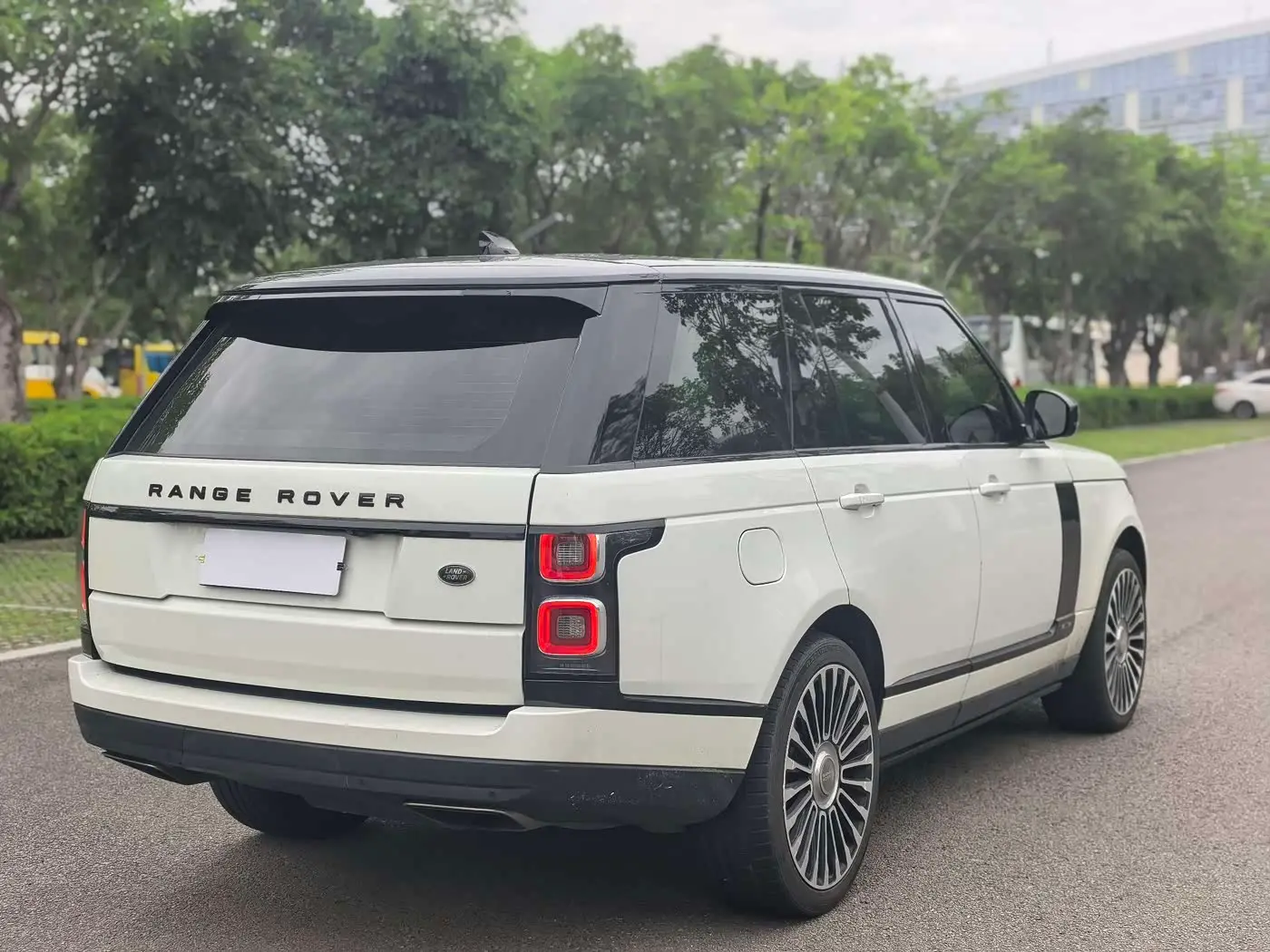 Land Rover Range Rover 2018 — Photo 5/15