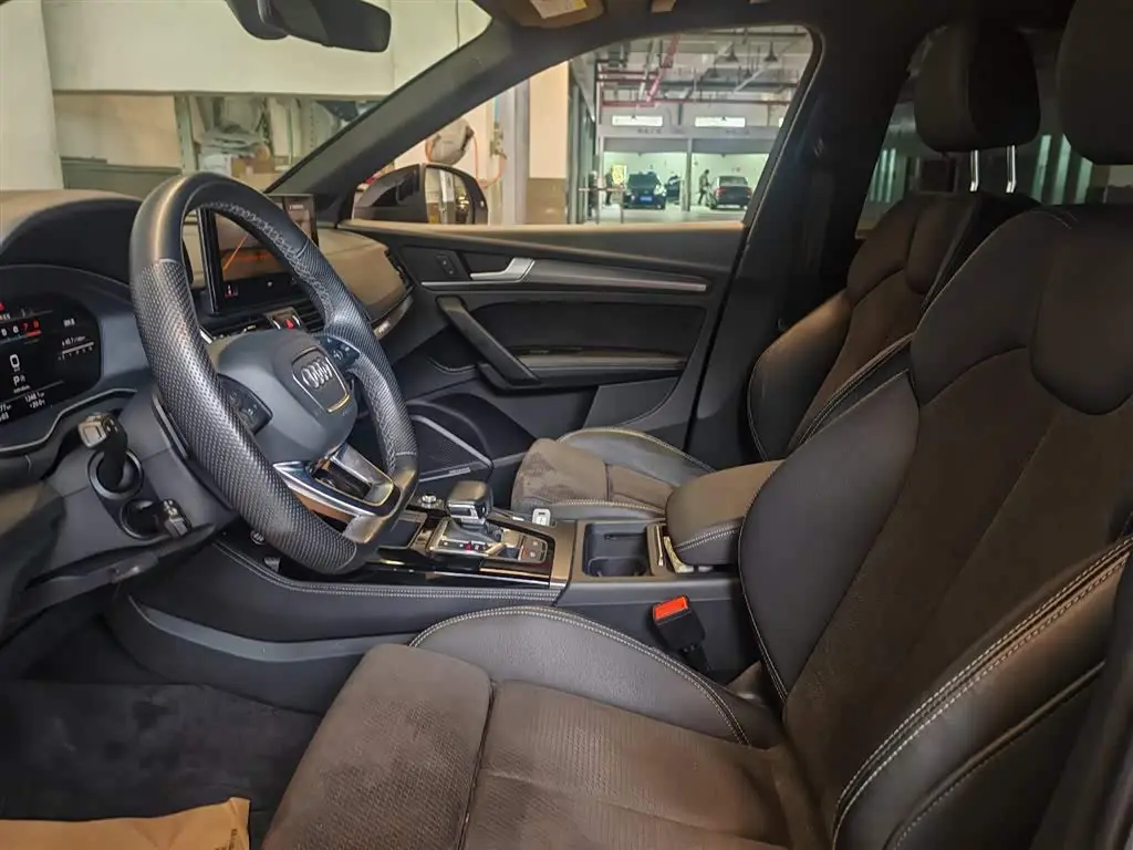 Audi Q5L Sportback 2023 — ფოტო 15/20