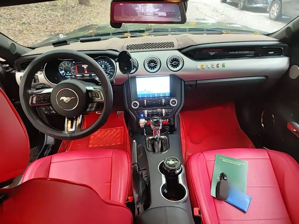 Ford Mustang 2022 — Photo 13/20