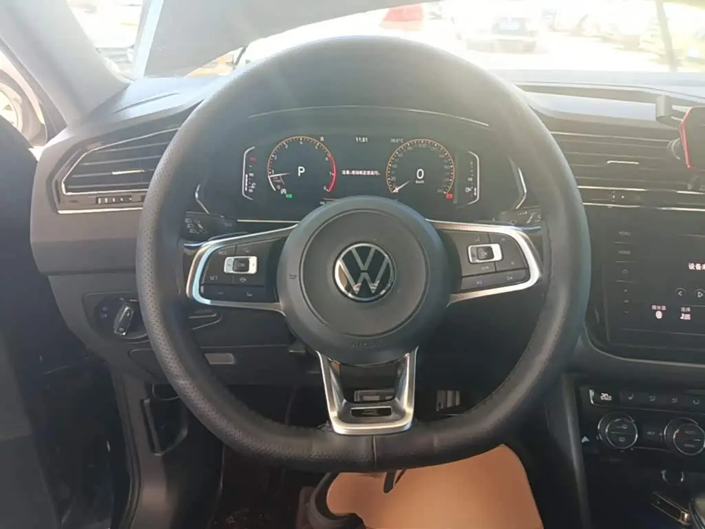 Volkswagen Tiguan L 2020 — Фото 11/20