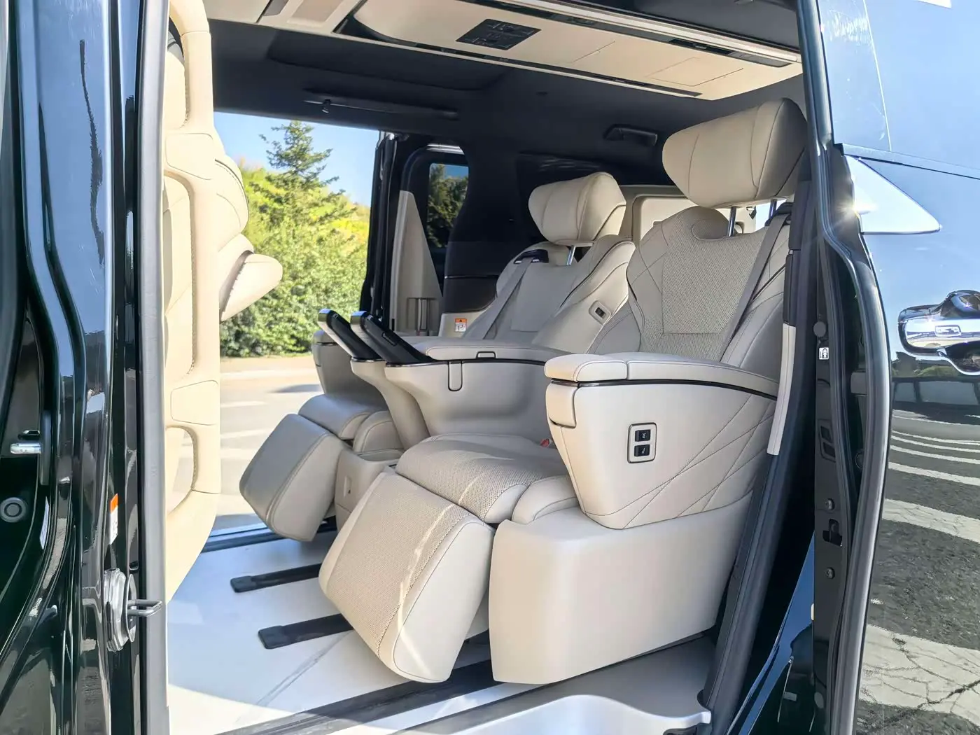 Toyota Alphard 2023 — Фото 14/20