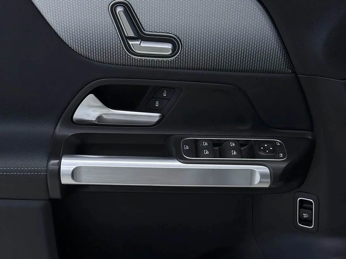 Mercedes-Benz GLB 2021 — Фото 11/20
